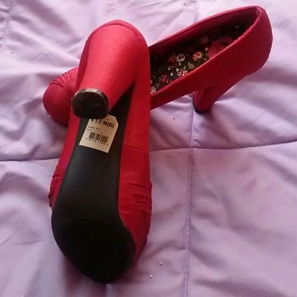 Shoes - Picture 2 of 3